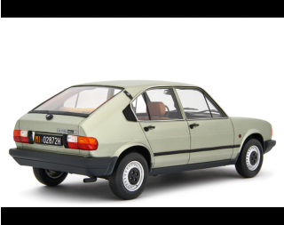 Alfa Romeo Alfasud 1.2 4 Porte 1980 VERDE ACQUA MET. Laudoracing 1:18 Resinemodell (Türen, Motorhaube... nicht zu öffnen!)
